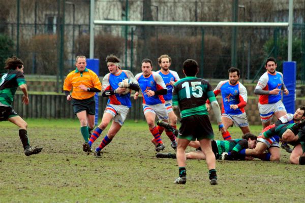 G. Passelard, nouveau Captaine en pleine charge. Photos du match - Cliquer ici 
